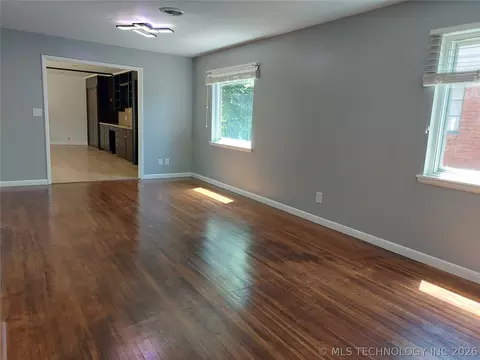 Living - 6604 E 26th Ct, Tulsa, OK 74129 photo 6 of 12