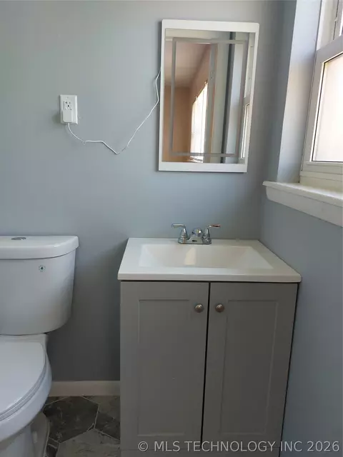 Bath - 6604 E 26th Ct, Tulsa, OK 74129 photo 5 of 7