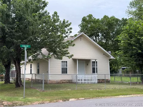 1902 Sallie St, Muskogee, OK 74403