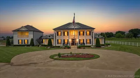 19220 Saddleback Dr, Mounds, OK 74047