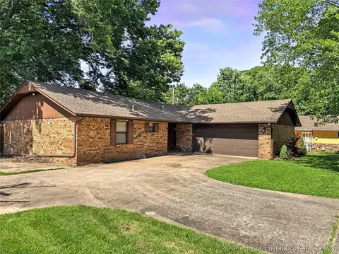 209 E Seneca St, Tahlequah, OK 74464