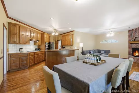 Dining - 10907 E 74th St, Tulsa, OK 74133 photo 1 of 1