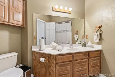 Bath - 10907 E 74th St, Tulsa, OK 74133 photo 4 of 4