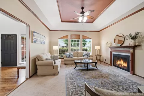 Living - 10907 E 74th St, Tulsa, OK 74133 photo 2 of 2