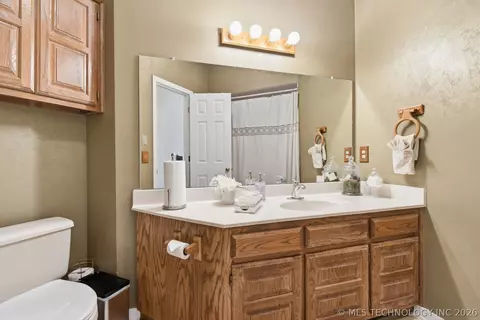 Bath - 10907 E 74th St, Tulsa, OK 74133 photo 2 of 2