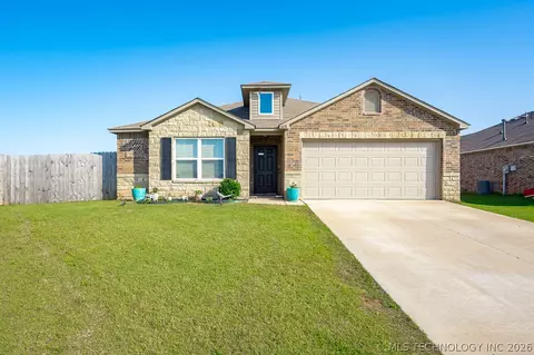 408 E Mangold St, Perkins, OK 74059