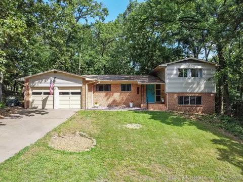 1408 Rockdale Rd, Bartlesville, OK 74006