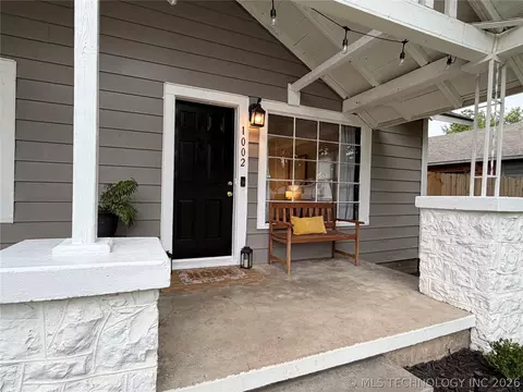 Exterior - 1002 E Walnut St, Cushing, OK 74023 photo 17 of 20