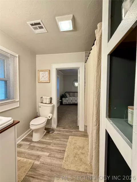 Bath - 1002 E Walnut St, Cushing, OK 74023 photo 7 of 7