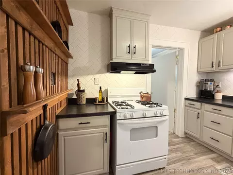 Kitchen - 1002 E Walnut St, Cushing, OK 74023 photo 4 of 5