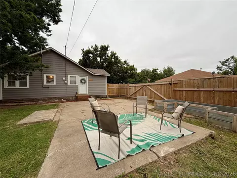 Exterior - 1002 E Walnut St, Cushing, OK 74023 photo 7 of 20