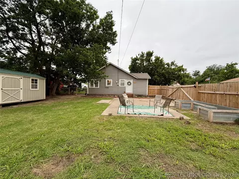Exterior - 1002 E Walnut St, Cushing, OK 74023 photo 6 of 20