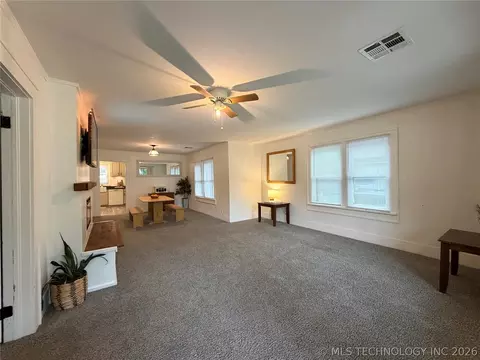 Living - 1002 E Walnut St, Cushing, OK 74023 photo 2 of 3