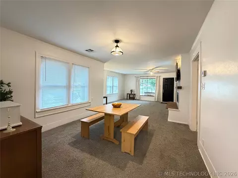 Dining - 1002 E Walnut St, Cushing, OK 74023 photo 3 of 4