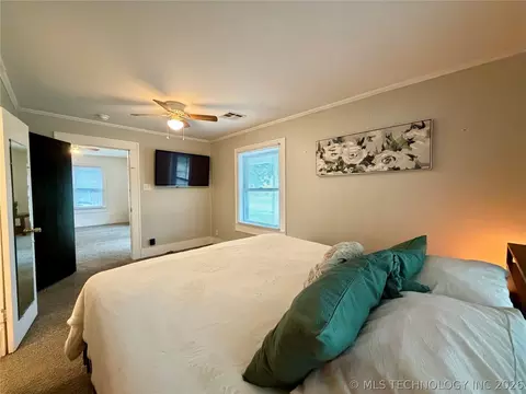 Bedroom - 1002 E Walnut St, Cushing, OK 74023 photo 3 of 5
