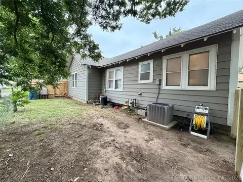 Exterior - 1002 E Walnut St, Cushing, OK 74023 photo 12 of 20
