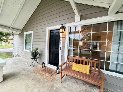 Exterior - 1002 E Walnut St, Cushing, OK 74023 photo 4 of 20