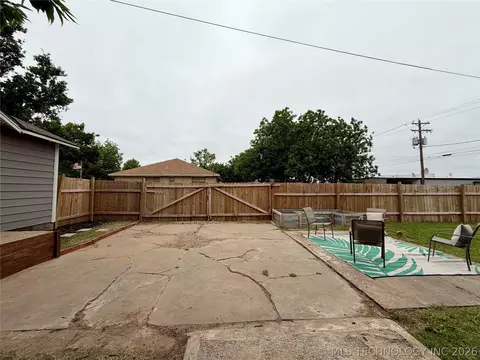 Exterior - 1002 E Walnut St, Cushing, OK 74023 photo 9 of 20
