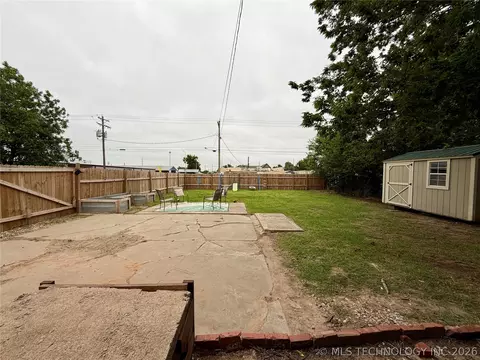 Exterior - 1002 E Walnut St, Cushing, OK 74023 photo 8 of 20