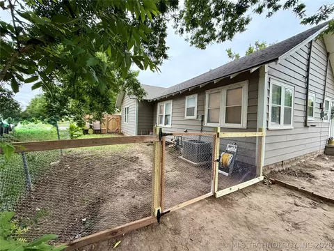 Exterior - 1002 E Walnut St, Cushing, OK 74023 photo 10 of 20