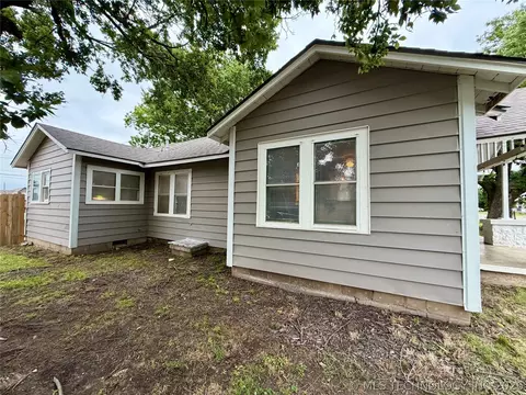 Exterior - 1002 E Walnut St, Cushing, OK 74023 photo 14 of 20