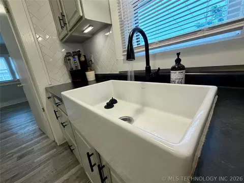 Kitchen - 1002 E Walnut St, Cushing, OK 74023 photo 3 of 5