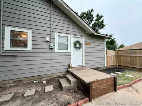 Exterior - 1002 E Walnut St, Cushing, OK 74023 photo 5 of 20
