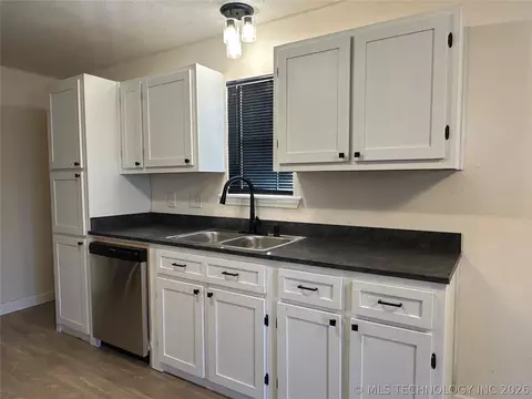 Kitchen - 1500 E 3rd St, Okmulgee, OK 74447 photo 2 of 3
