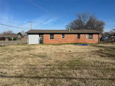 Exterior - 1500 E 3rd St, Okmulgee, OK 74447 photo 2 of 2
