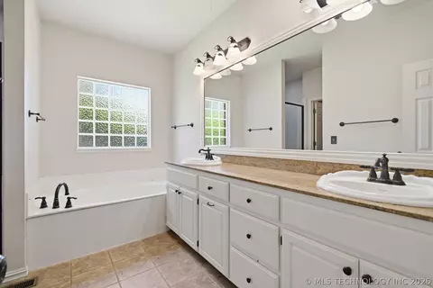 Bath - 8703 E 95th Pl, Tulsa, OK 74133 photo 1 of 2