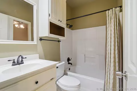 Bath - 8703 E 95th Pl, Tulsa, OK 74133 photo 2 of 2