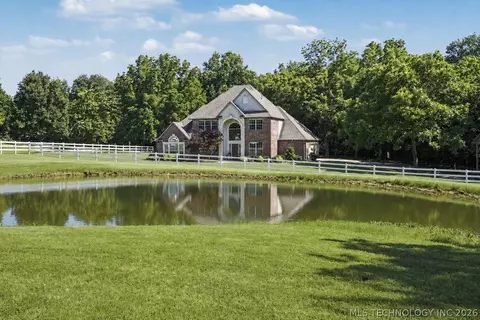 2325 W Lowry Rd, Claremore, OK 74017