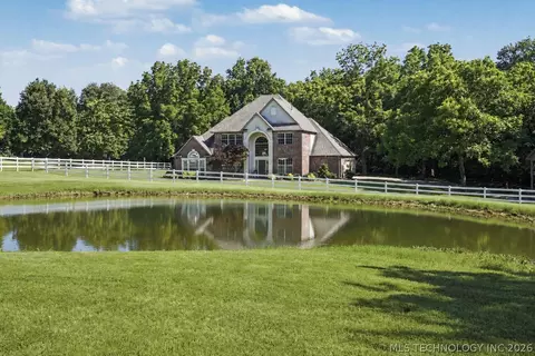 2325 W Lowry Rd, Claremore, OK 74017