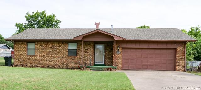 305 E Barclay St, Henryetta, OK 74437