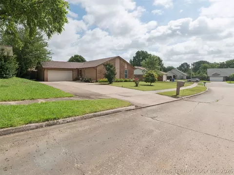 1104 W Birmingham St, Broken Arrow, OK 74011