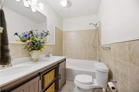 Bath - 1633 E 4th St, Tulsa, OK 74120 photo 2 of 3