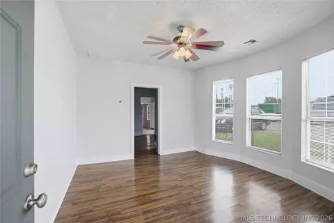 Living - 1633 E 4th St, Tulsa, OK 74120 photo 3 of 5