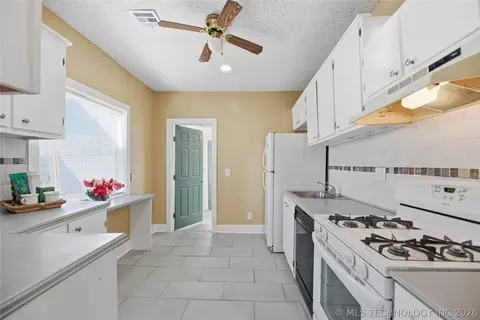 Kitchen - 1633 E 4th St, Tulsa, OK 74120 photo 1 of 4