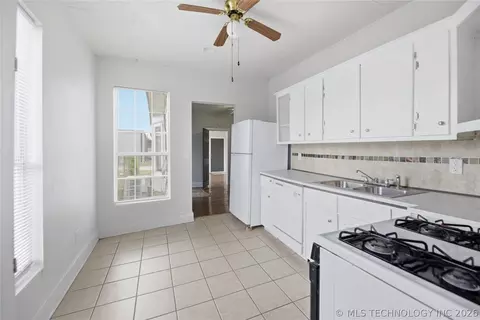 Kitchen - 1633 E 4th St, Tulsa, OK 74120 photo 4 of 4