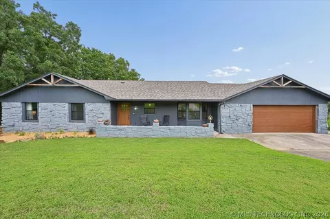 201 N Oak Ridge Dr, Sand Springs, OK 74063