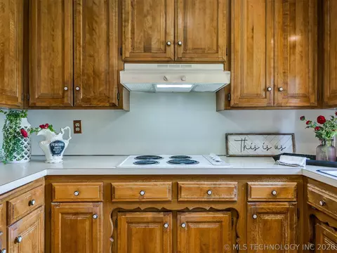 Kitchen - 7317 E 58th Pl, Tulsa, OK 74145 photo 4 of 7