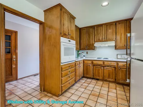 Kitchen - 7317 E 58th Pl, Tulsa, OK 74145 photo 7 of 7