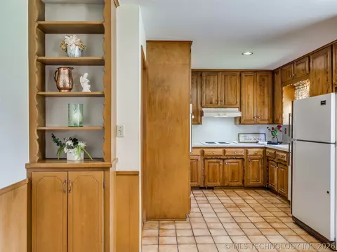 Kitchen - 7317 E 58th Pl, Tulsa, OK 74145 photo 2 of 7