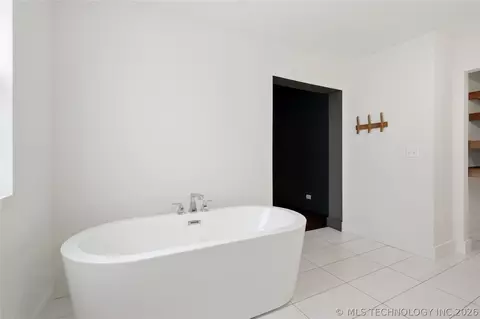 Bath - 4513 E 8th St, Tulsa, OK 74112 photo 3 of 6