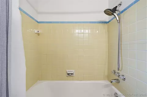 Bath - 4513 E 8th St, Tulsa, OK 74112 photo 5 of 6