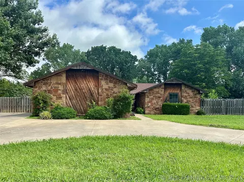 1004 Oak Dr, Sulphur, OK 73086