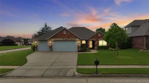 9907 E 123rd St S, Bixby, OK 74008
