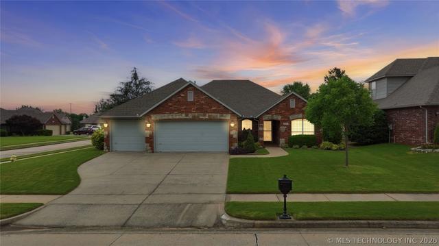 9907 E 123rd St S, Bixby, OK 74008