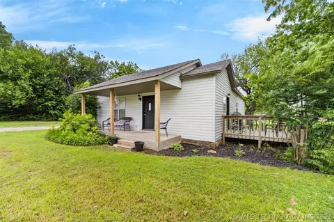 Exterior - 1417 E Oak St, Cushing, OK 74023 photo 3 of 5