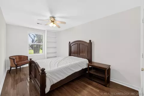 Bedroom - 1417 E Oak St, Cushing, OK 74023 photo 5 of 6